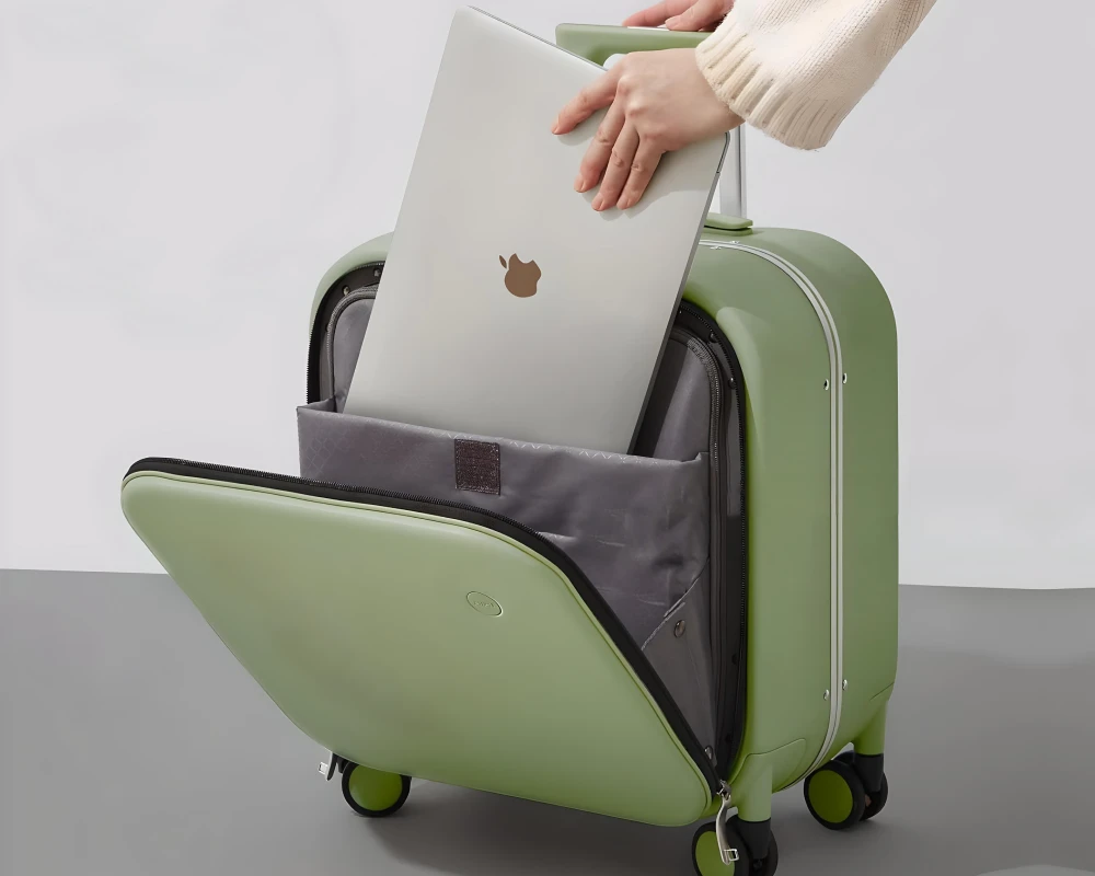 the ideal bag for super-organized travelers